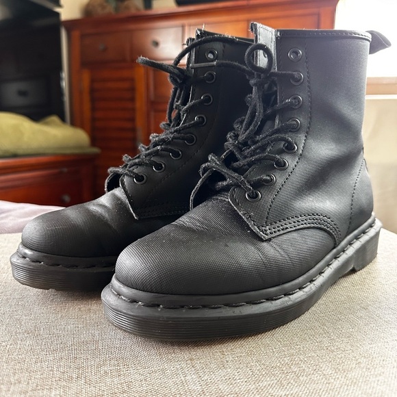 Dr Martens Boots Womens Size 6 Us 1460 Slip Resistant Black Ankle - Picture 2 of 7